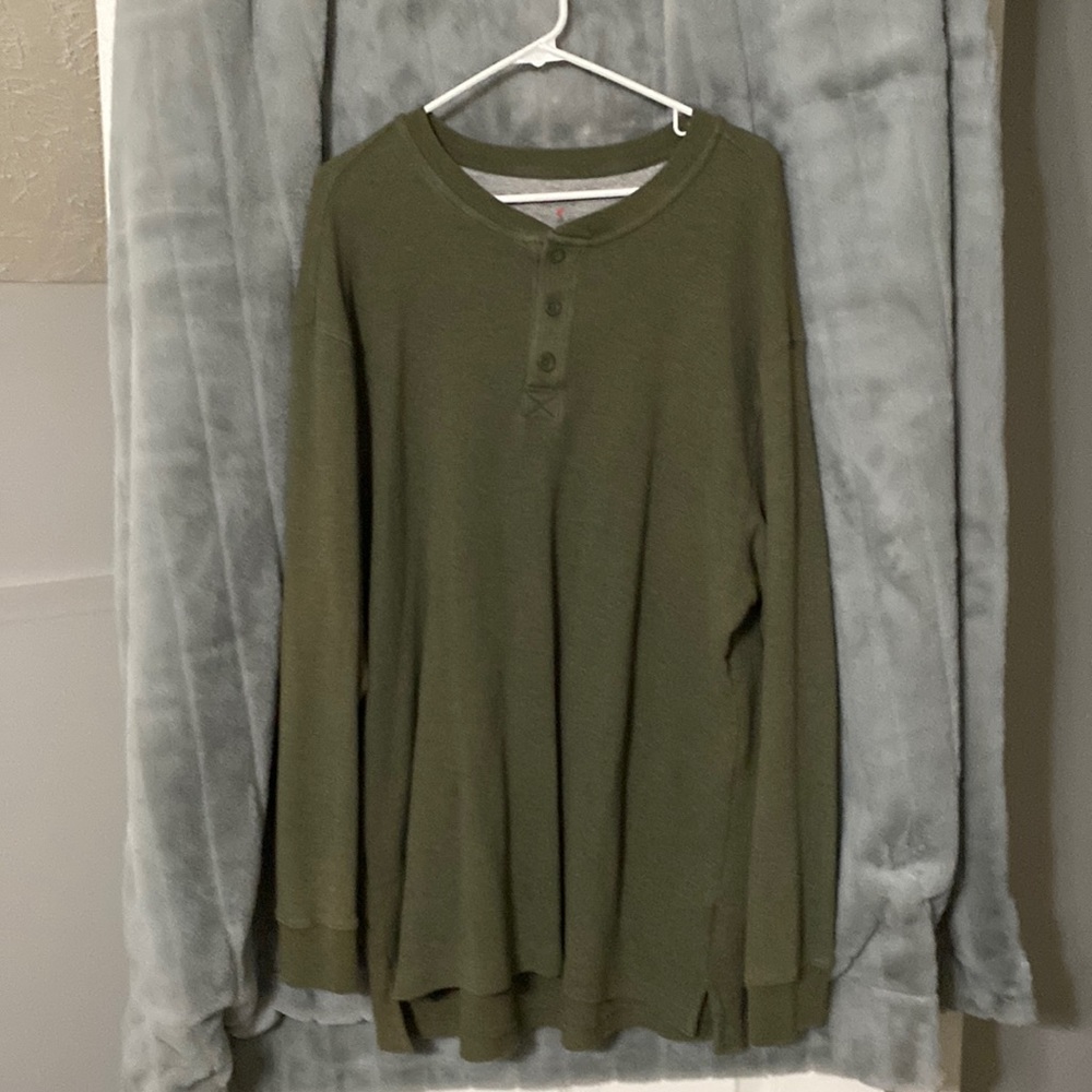 Men’s ribbed knit Henley